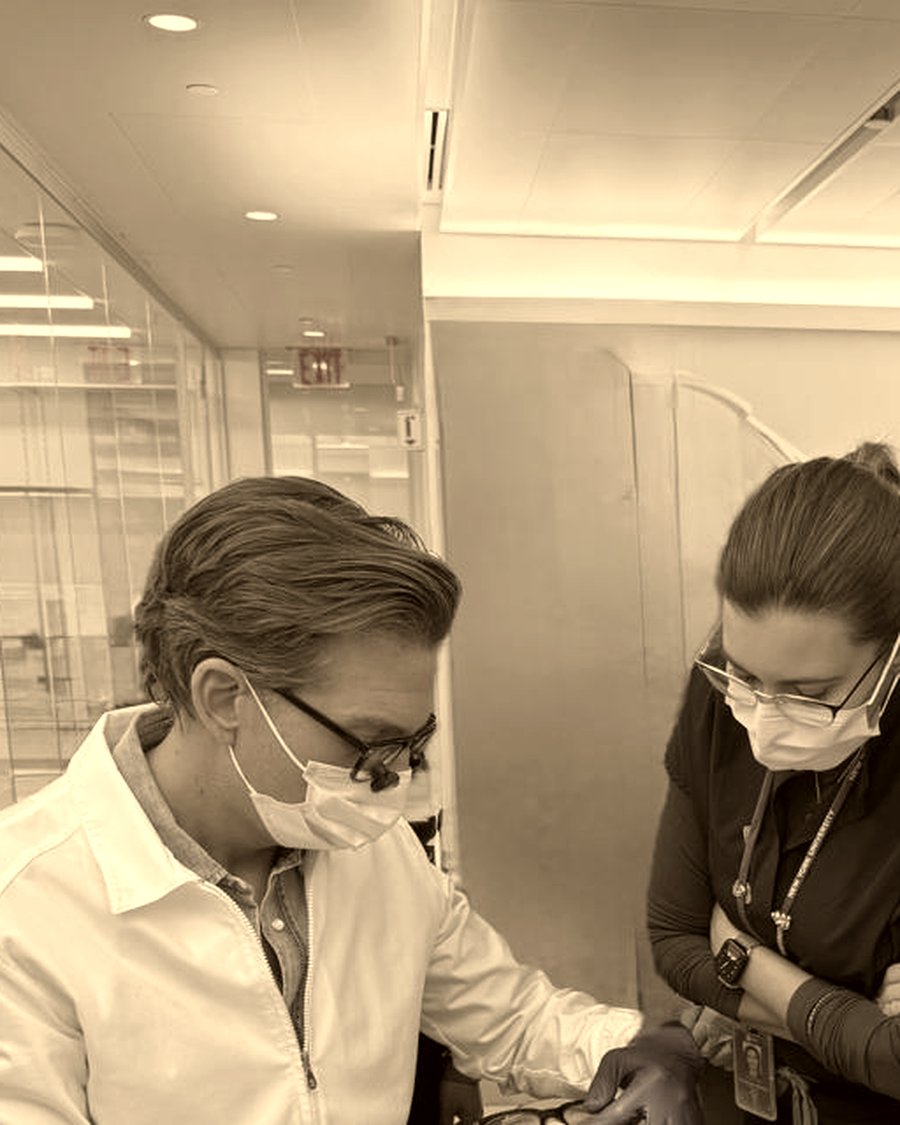 Dr. Tatiana Moreira mentored by Dr. Michael Apa during clinical work