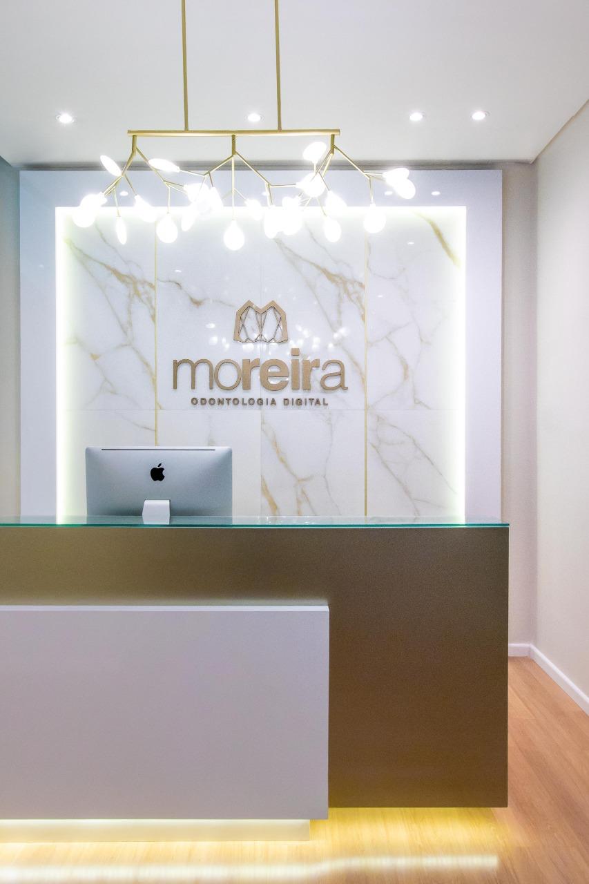 Moreira — Brand on Calacatta marble
